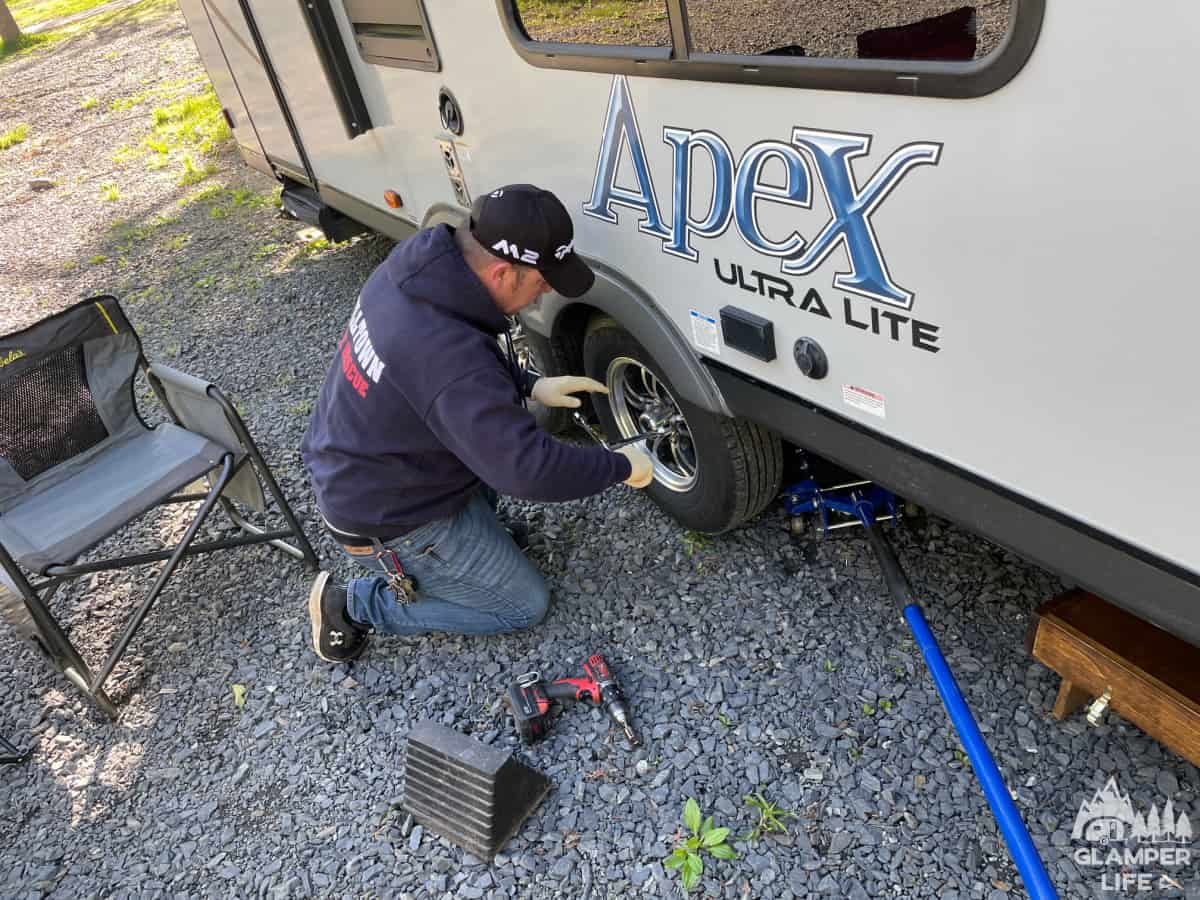 changing rv tire